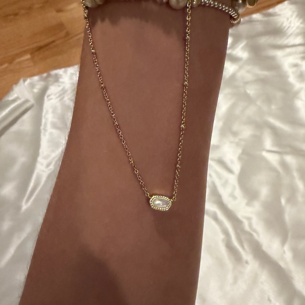 Gold Kendra Scott Necklace